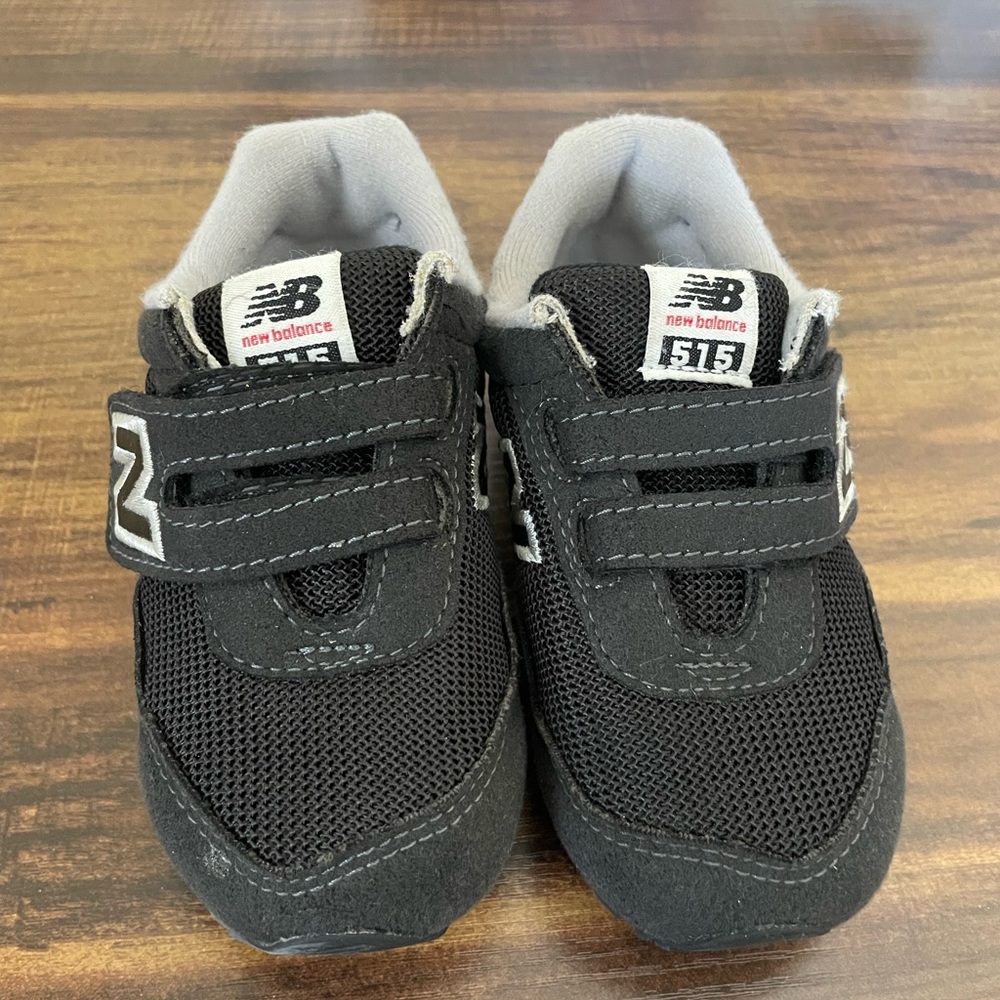 Kid’s new Balance sneakers